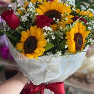 Buquê Girassol e Rosas Vermelhas
