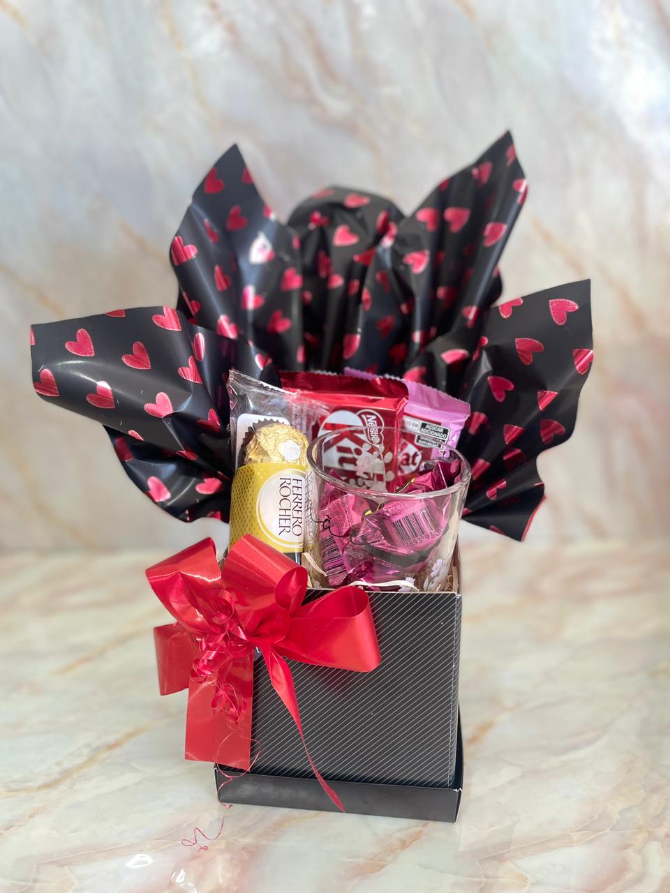 Mimo com Xícara e Doces